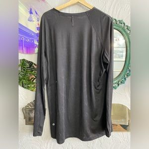 Lululemon active vent tech long sleeve
